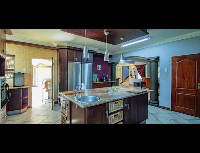 7 BEDROOM HOUSE FOR SALE IN POMONA
